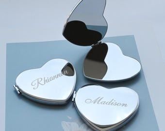 Espejo compacto con corazón grabado personalizado / Espejo de maquillaje de bolsillo plateado personalizado con nombre / Regalo para dama de honor, boda, cumpleaños y aniversario