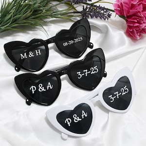 Personalisierte herzförmige Sonnenbrille, benutzerdefinierte Brautparty-Sonnenbrille, Bachelorette Party Favors, Brautjungfer Vorschlag Geschenk, Hochzeitssouvenirs
