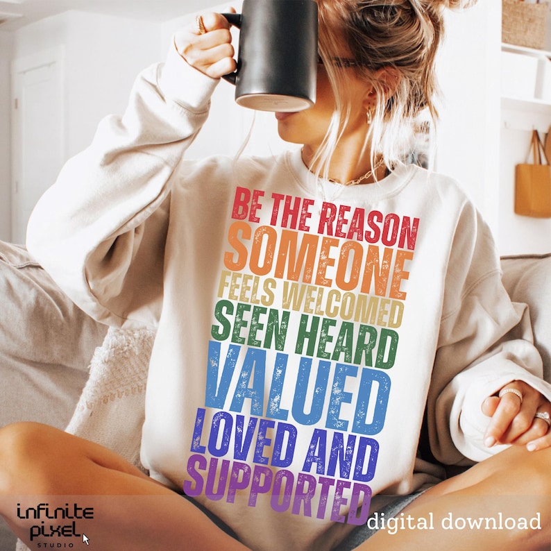 Puede incluir: Sudadera crema con el texto "BE THE REASON SOMEONE FEELS WELCOMED SEEN HEARD VALUED LOVED AND SUPPORTED" en degradado arco&iacute;ris. Descarga digital.