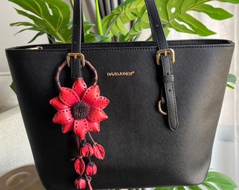 Leather Flower Keychain – Handmade Floral Bag Charm, Boho Accessory, Gift for Women
