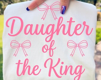 Fille du roi PNG SVG | Conception d'écriture biblique chrétienne bleue | Chemise Faith Coquette à nœud | Téléchargement numérique