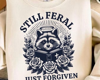 Fortfarande vild, precis förlåten, PNG SVG | Rolig kristen tvättbjörn, PNG | Djärv tro | Western Wild Believer T-shirt design | Sassy Forgiven Humor