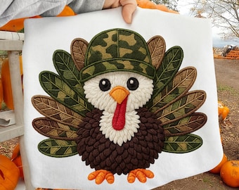 Dinde avec chapeau camouflage PNG | Conception de faux fil de Thanksgiving | Chemise tendance dinde d'automne PNG | Téléchargement numérique d'automne pour sublimation et DTF