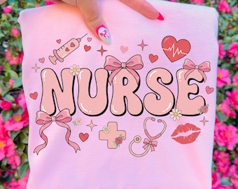 Enfermera coqueta PNG / Diseño médico femenino con escritura de leopardo rosa / Descarga digital