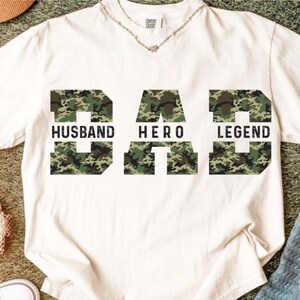 Leyenda de héroe de marido retro (Svg), camiseta de caza de camuflaje (Svg), el mejor papá (Svg), papá militar (Svg), papá camuflado (Svg), regalo del Día del Padre