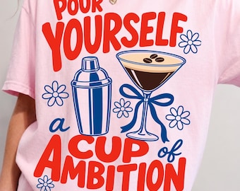 Versez-vous une tasse d'ambition (PNG/SVG) | Illustration rétro Espresso Martini | T-shirt musique country « 9 to 5 » | Club Espresso Martini | Amateur de Martini