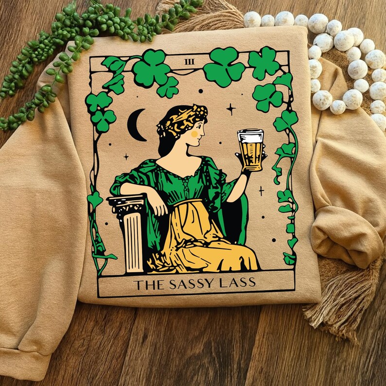 Det fräcka tjejens tarotkort PNG | Rolig Saint Patrick's Day PNG | Irländsk t-shirt | Lyckotröja | Shamrock-t-shirt | Tarotkort | St Patrick's Day-present bild 2