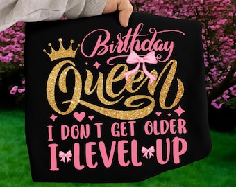 Coquette Verjaardagskoningin, PNG | Ik word niet ouder, ik ga een niveau omhoog | Roze verjaardagssublimatie | Verjaardagsdiva meisjesshirt | Digitale download