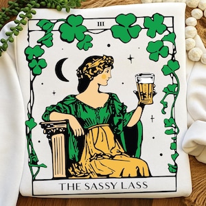 Det fräcka tjejens tarotkort PNG | Rolig Saint Patrick's Day PNG | Irländsk t-shirt | Lyckotröja | Shamrock-t-shirt | Tarotkort | St Patrick's Day-present bild 1