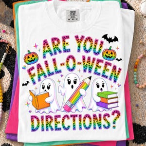 ハロウィンの道順PNG | プレッピーなヒョウ柄の幽霊先生デザイン | 面白いトリック・オア・ティーチ | ハロウィンの先生シャツ