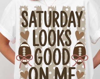 Saturday Looks Good On Me Stripes PNG SVG / Design per maglietta della stagione calcistica / Grafica per il giorno della partita di calcio / Sublimazione vintage di calcio