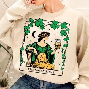 Det fräcka tjejens tarotkort PNG | Rolig Saint Patrick's Day PNG | Irländsk t-shirt | Lyckotröja | Shamrock-t-shirt | Tarotkort | St Patrick's Day-present bild 5