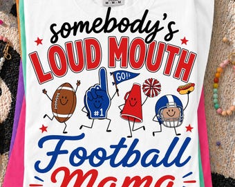 Mamma di calcio dalla bocca alta PNG SVG / Maglietta alla moda per la mamma del giorno della partita di football / Design originale per la mamma di calcio / Grafica retrò per la mamma sportiva