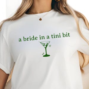 Una sposa in un piccolo bambino PNG SVG / Addio al nubilato a tema Martini sporco / Sposa bambino Martini / Addio al nubilato a tema Martini sporco, Martini Bach
