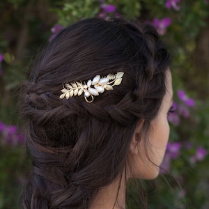 Preorder* Victoria Comb, Gold Pearls Comb, Bridal Comb, Hair Accessory, Inlaid Pearls, Hand Made, Wedding Hairpiece, Golden Leaves Bride