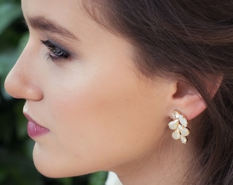 Preorder * Naomi Earrings,  Bridal Earrings, Jewelry, Wedding Pearls, Pearl Crystal Earrings, Pearls Stud Earrings, Pearls Jewellery