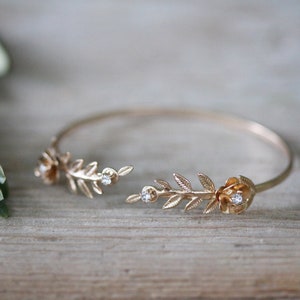 Preorder * Floral Twigs Rose Bracelet Leaf Gold Floral Bracelet Bridesmaid Gift Bridal Jewelry Bridal Accessories, Boho Rose Floral Cuff