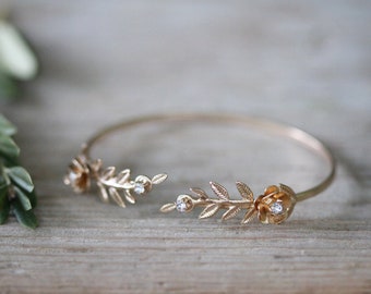 Preorder * Floral Twigs Rose Bracelet Leaf Gold Floral Bracelet Bridesmaid Gift Bridal Jewelry Bridal Accessories, Boho Rose Floral Cuff