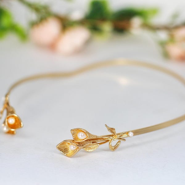 Corona de diosa con ramas de lirios cala, diadema nupcial floral, accesorio para el cabello estilo boho.