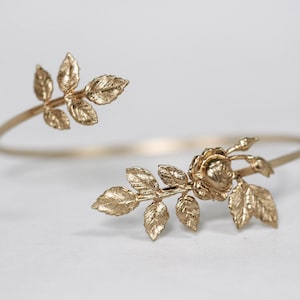 Asymmetric Rose Armband, Floral Leaf Cuff, Bridal Jewelry, Adjustable Bracelet