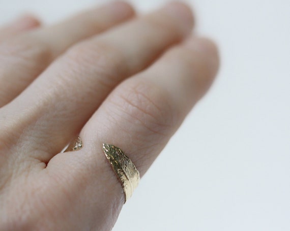 Gold feather ring deals