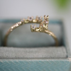 Anillo de conejito en una rama con cristales, joyería para apilar en los nudillos, inspirada en la naturaleza, joyería bohemia de hadas ajustable, única de Alicia en el país de las maravillas