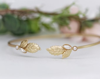 Fawn Arm Bracelet, Pearl and Leaves Gold Bridal Jewelry, Gold Bridal Arm Cuff, Gold Wedding Arm Band, Gold Wedding Jewelry, Rustic
