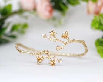 Magnolia Armband Floral Nature Inspired Bracelet Dainty Flowers Hand Made Bridal Jewelry Leaves Pearls Branch Wedding Boho