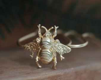 Preorder * Honey Bee Hair Prong, Gold Insect Clip, Functional Boho Hair Jewelry, Gold Hair Accessory Nature Inspired Hair Pin