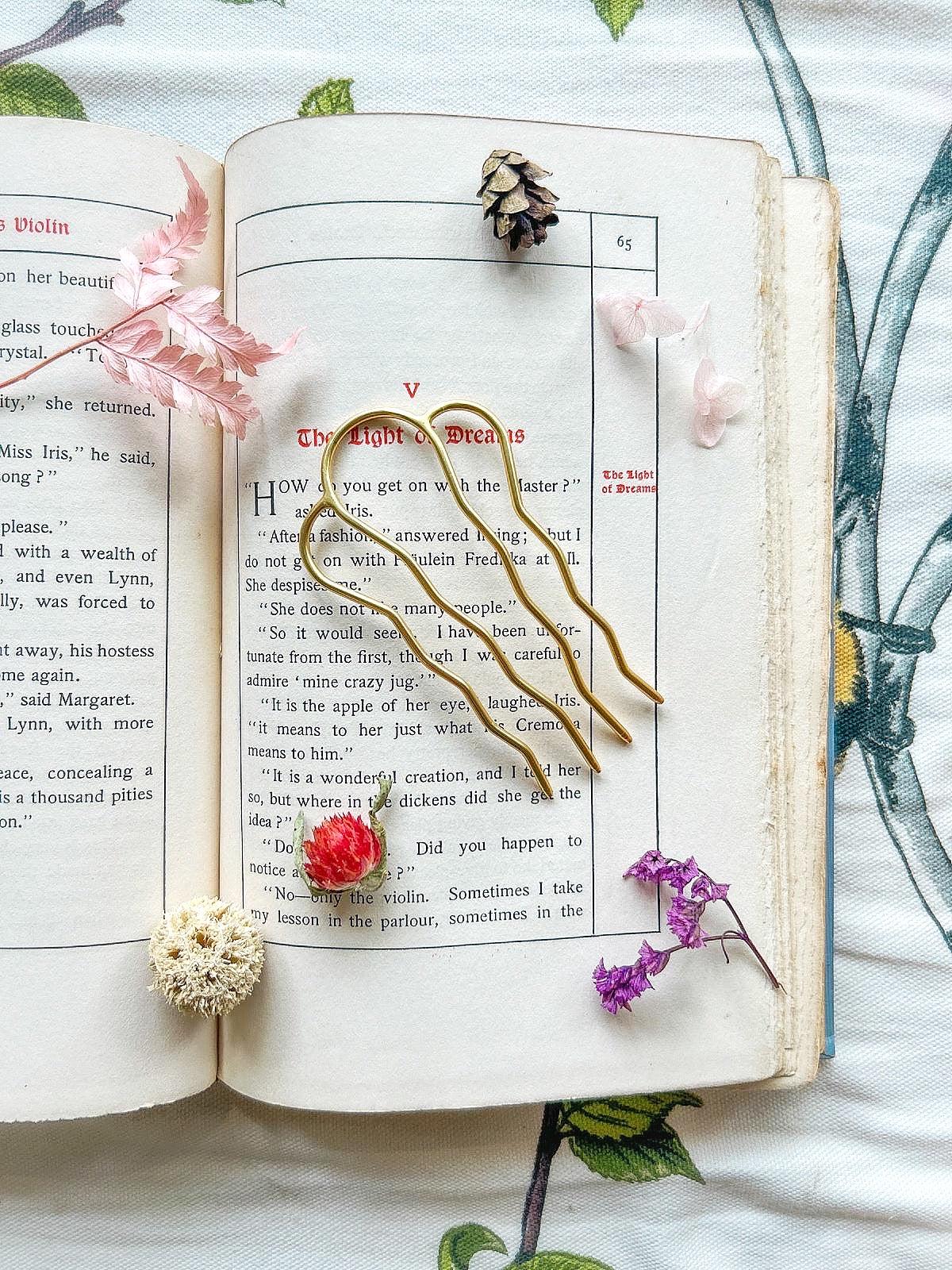 エンフォルド　WAVE HAIR PIN 新品 Amazon.com : Iaceble Bohemia Hollow Leaf Hair Stick Barrette