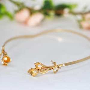 Ornate Calla Lily Blooming Branch Greek Goddess Crown, Floral Headband Pearls Flowers Silver Roman Wreath, Bridal Unique Hair Accessories
