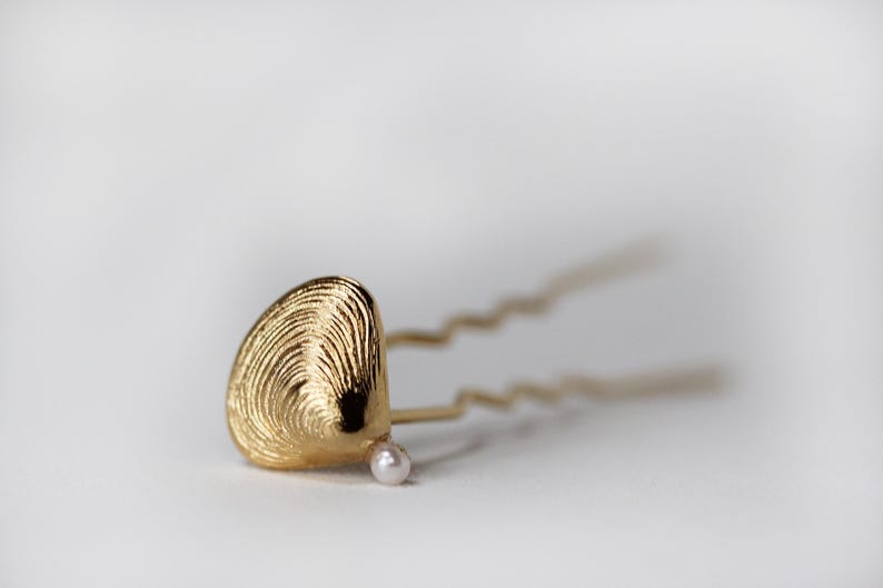 Clam Seashell Little Hair Prong Sea Shell Boho Sea Shell Hair Accessories Sea Shell Jewelry Nautical Hair Piece, Nautical Jewellery gold