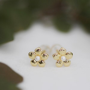 Small Flowers Stud Earrings Gold Boho Stud Earrings Rose Gold Bohemian Floral Earrings, Nature Inspired Jewelry Dainty Silver Earrings