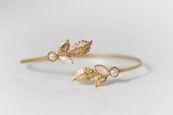 Pearl store arm cuff