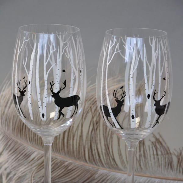 Set of 2 Wedding Wine Glasses • Wedding Gift for Mr & Mrs • Exclusive Wine Glasses • Wedding Toasting Flutes • Wedding Favors