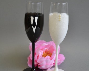 Set of 2 Wedding Champagne Flutes • Wedding Gift for Mr & Mrs • Exclusive Champagne Glasses • Wedding Toasting Flutes • Wedding Favors