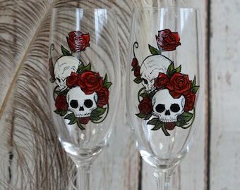 Skull Glasses, Skull Wedding Glasses, Bride and Groom Skull Glasses, Toasting Glasses,  Wedding Gift, Personalized Skull Wedding Flutes,