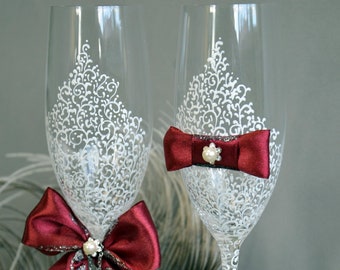 Set of 2 Wedding Champagne Flutes • Wedding Gift for Mr & Mrs • Exclusive Champagne Glasses • Wedding Toasting Flutes • Wedding Favors