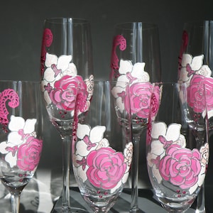 Two Glases Wedding Champagne Flutes • Wedding Gift for Mr & Mrs • Exclusive Champagne Glasses • Wedding Toasting Flutes • Wedding Favors