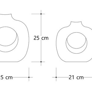 May include: Line drawing of two decorative vases. The larger vase is 25 cm tall and 25 cm wide, while the smaller vase is 21 cm tall and 21 cm wide. Each vase has a circular opening in the center.