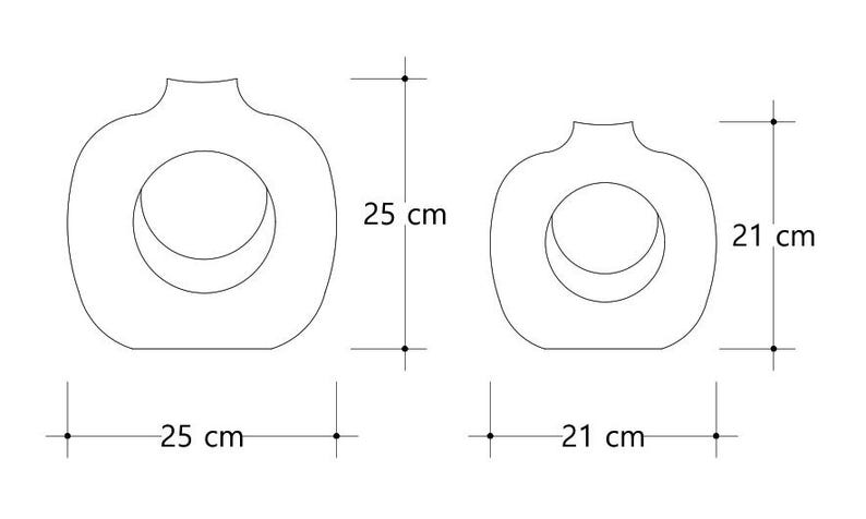 May include: Line drawing of two decorative vases. The larger vase is 25 cm tall and 25 cm wide, while the smaller vase is 21 cm tall and 21 cm wide. Each vase has a circular opening in the center.