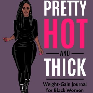Puede incluir: Una portada de libro con una ilustración en blanco y negro de una mujer con un atuendo negro y tacones altos. El título es "Pretty Hot and Thick" en rosa y blanco. El subtítulo es "Weight-Gain Journal for Black Women" en blanco. El nombre del autor es "Samanthia Clarke" en blanco.