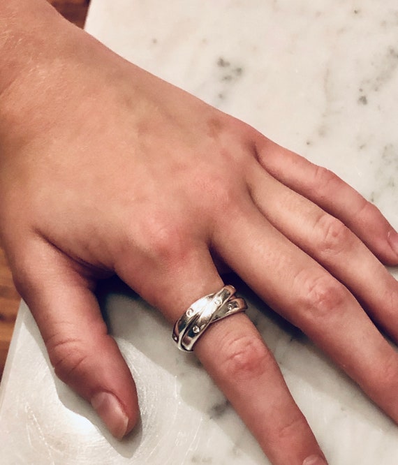 Trinity Three Band Interlocking Ring Polished with One Stardust Sterling Silver Trinity Three Band Interlocking Ring Polished with One Stardust Sterling Silver
