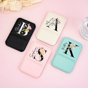 Espejo de maquillaje de viaje con nombre inicial, espejo de bolsillo plegable personalizado, espejo compacto, regalo para dama de honor, recuerdo de boda, regalo para despedida de soltera