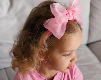 Diadema con lazo rosa: accesorio para el cabello hecho a mano para niñas.