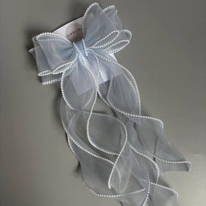Handgjord slöja i organza med rosett | Håraccessoar i brudstil, med vitt band