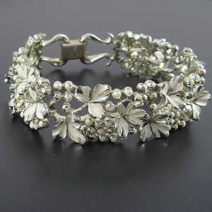 Coro Pegasus Enamel Flower Bracelet: Vintage Gold Tone Jewelry