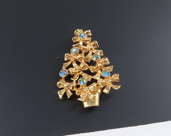 Avon Rhinestone Christmas Tree Brooch