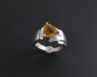 Sterling Silver Ring, Faux Citrine Ring, Modernist Ring, Yellow Ring, Size 7 Ring, Silver Ring