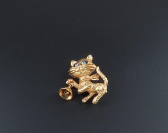 Avon Frisky Kitty Cat Brooch